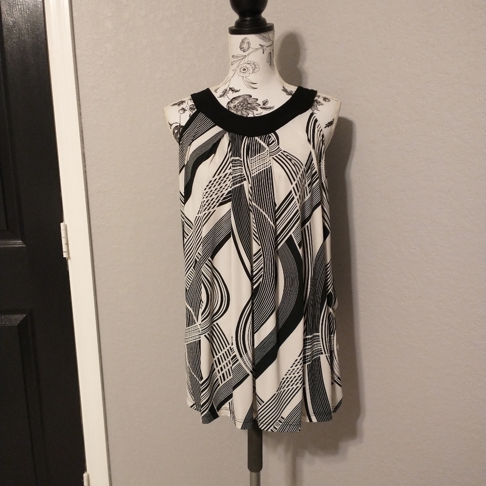 Black and white sleeveless tunic